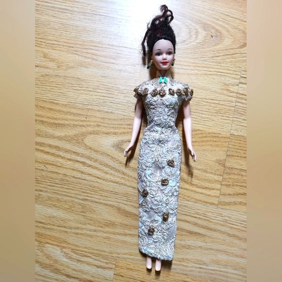 Vintage Barbie Golden QI-PAO doll 1998 Elegant Gold Dress #20866 Vintage Barbie Golden QI-PAO doll 1998 Elegant Gold Dress #20866